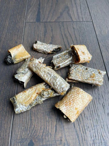 Dehydrated salmon skin for outlet dogs